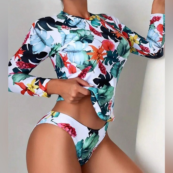 🆕 Tropical Two-Piece Swimsuit - Picture 3 of 5